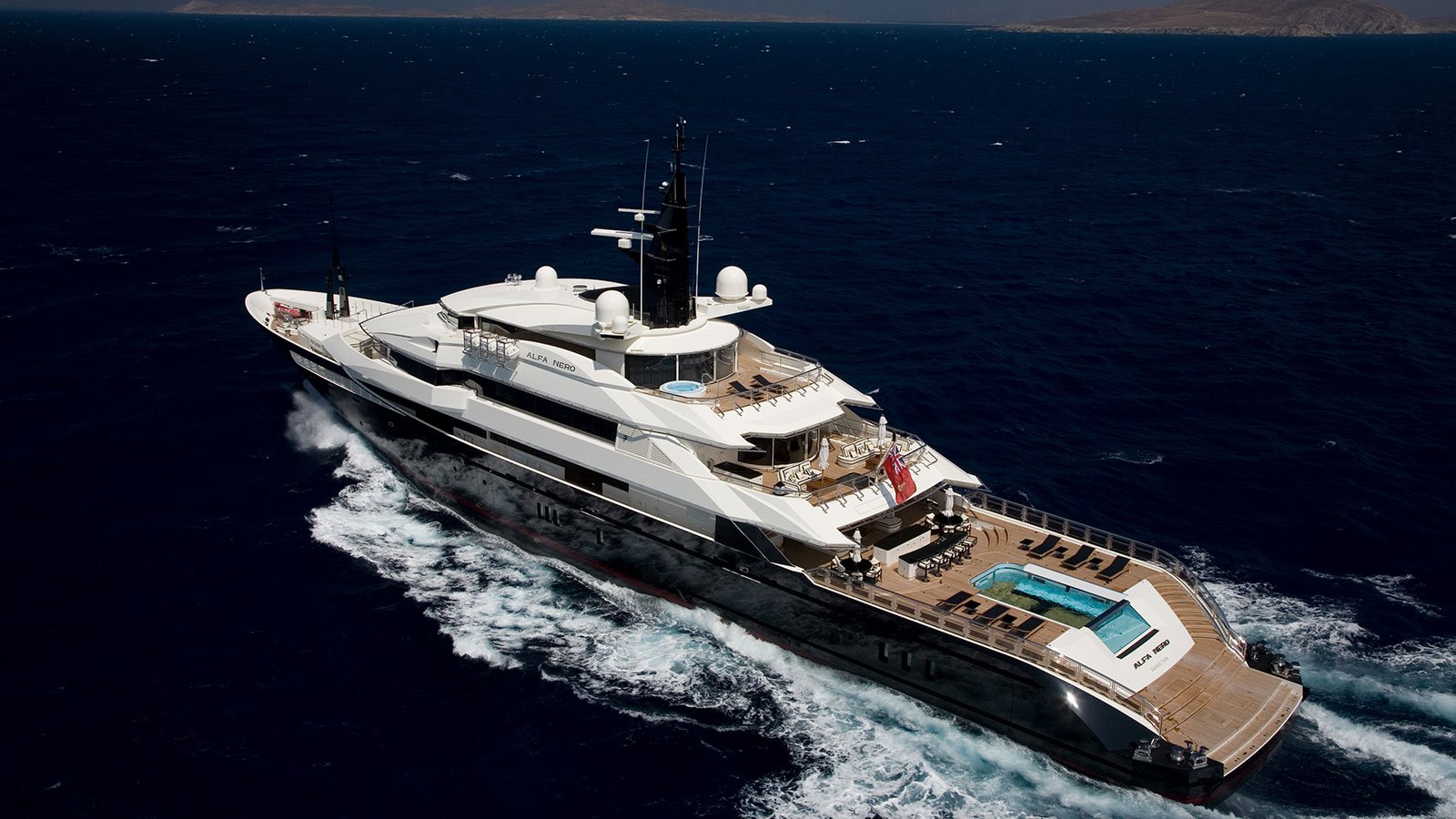 luxury yacht charter